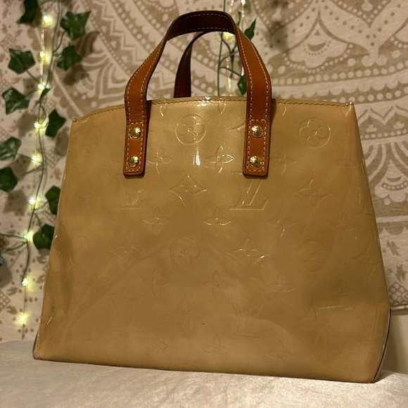 Authentic Louis Vuitton Monogram Beige Vernis Leather Reade PM Mini Tote Bag - Picture 2 of 12